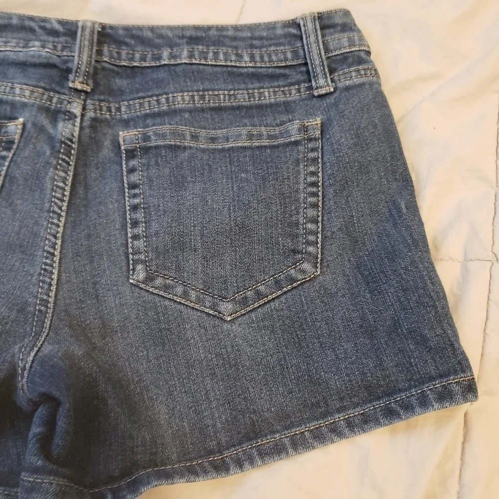 A.N.A. Denim Jean Shorts Medium Wash 5 Pocket Women's 4 Booty Summer Everyday